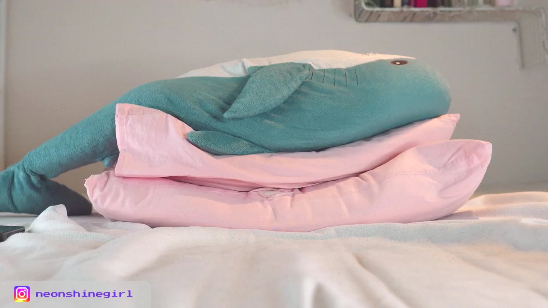 Gallery image thumbnail from NeonShine's myfreecams stream on, 10/16/2025, 13:01 image 10 of 20