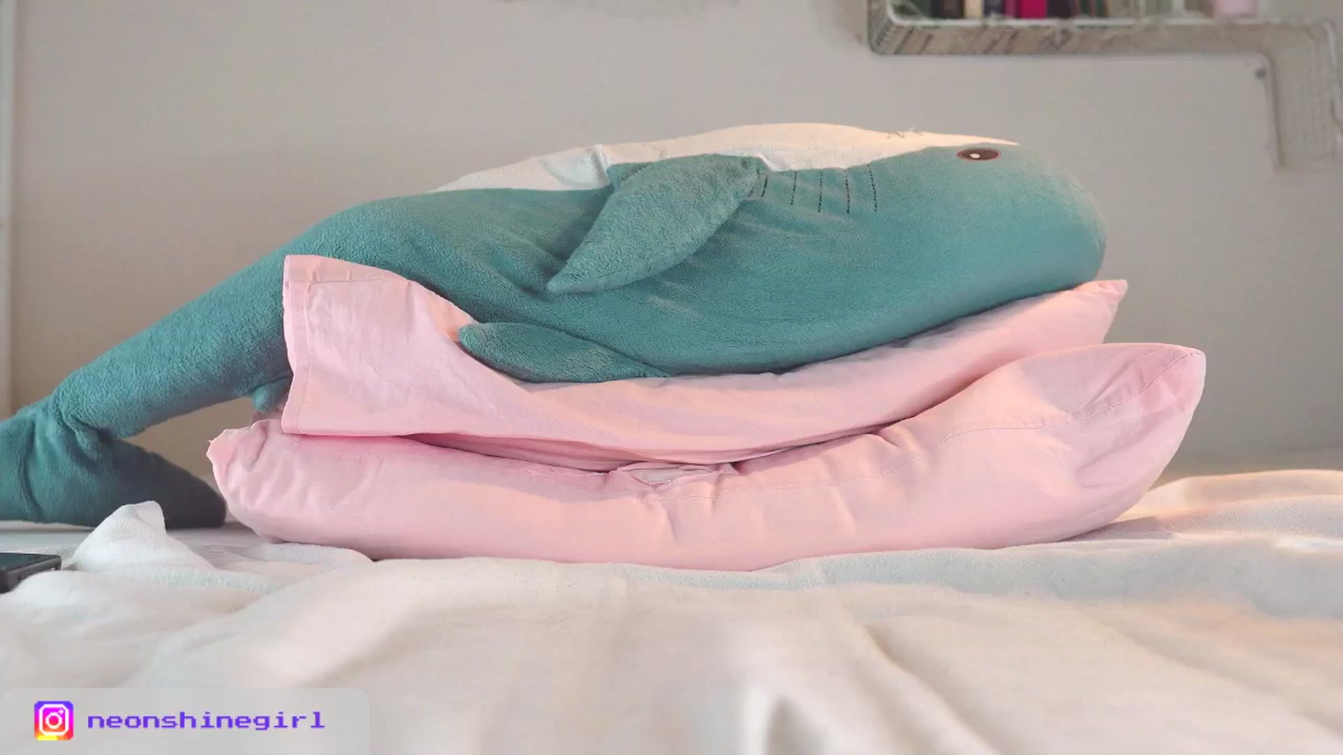 Gallery image thumbnail from NeonShine's myfreecams stream on, 10/16/2025, 13:01 image 7 of 20