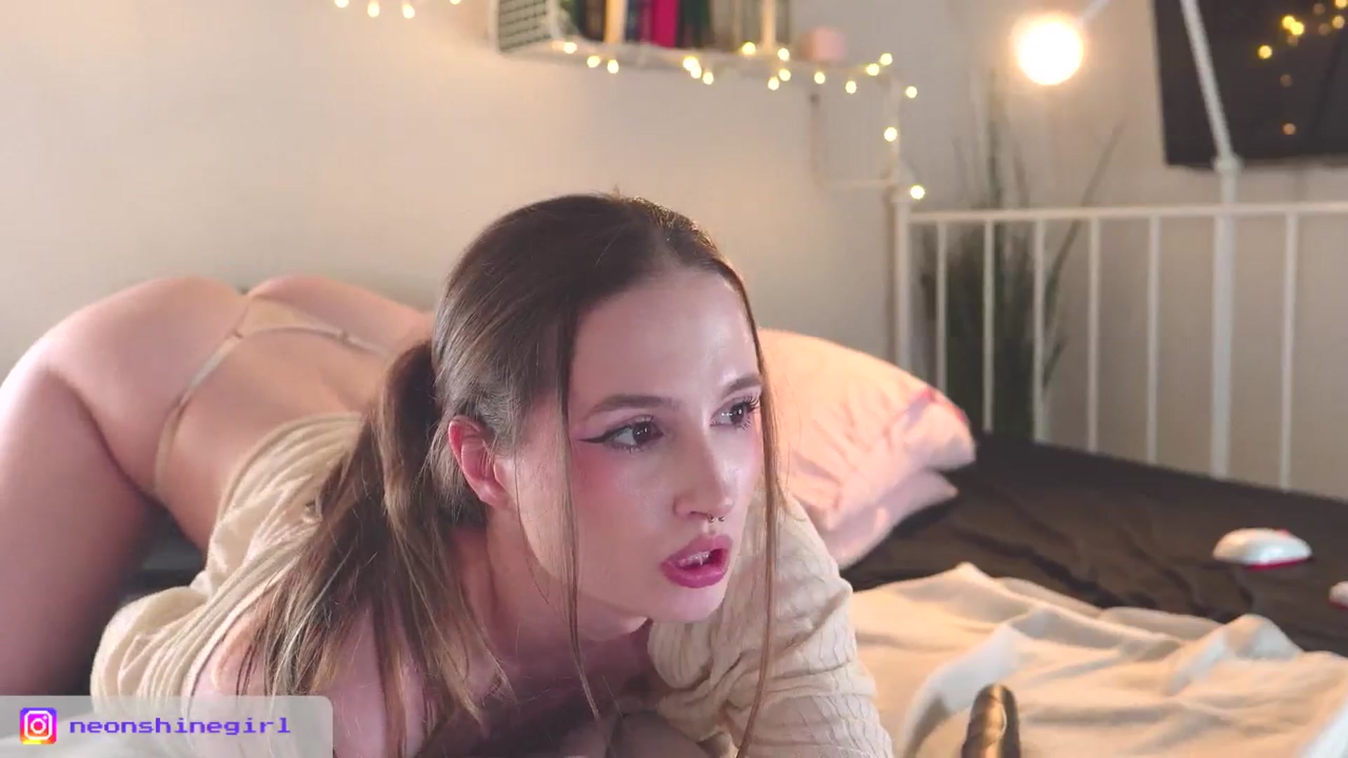 Gallery image thumbnail from NeonShine's myfreecams stream on, 12/26/2025, 11:30 image 13 of 20