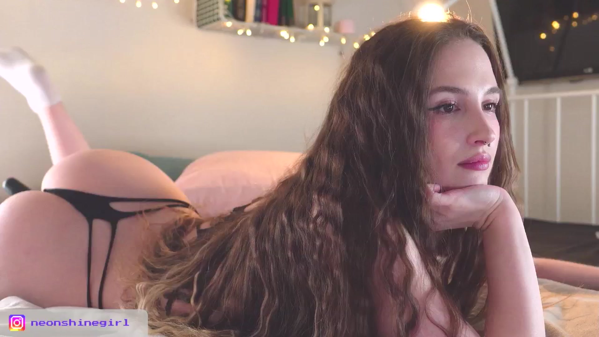 Gallery image thumbnail from NeonShine's myfreecams stream on, 01/01/2026, 13:38 image 13 of 20