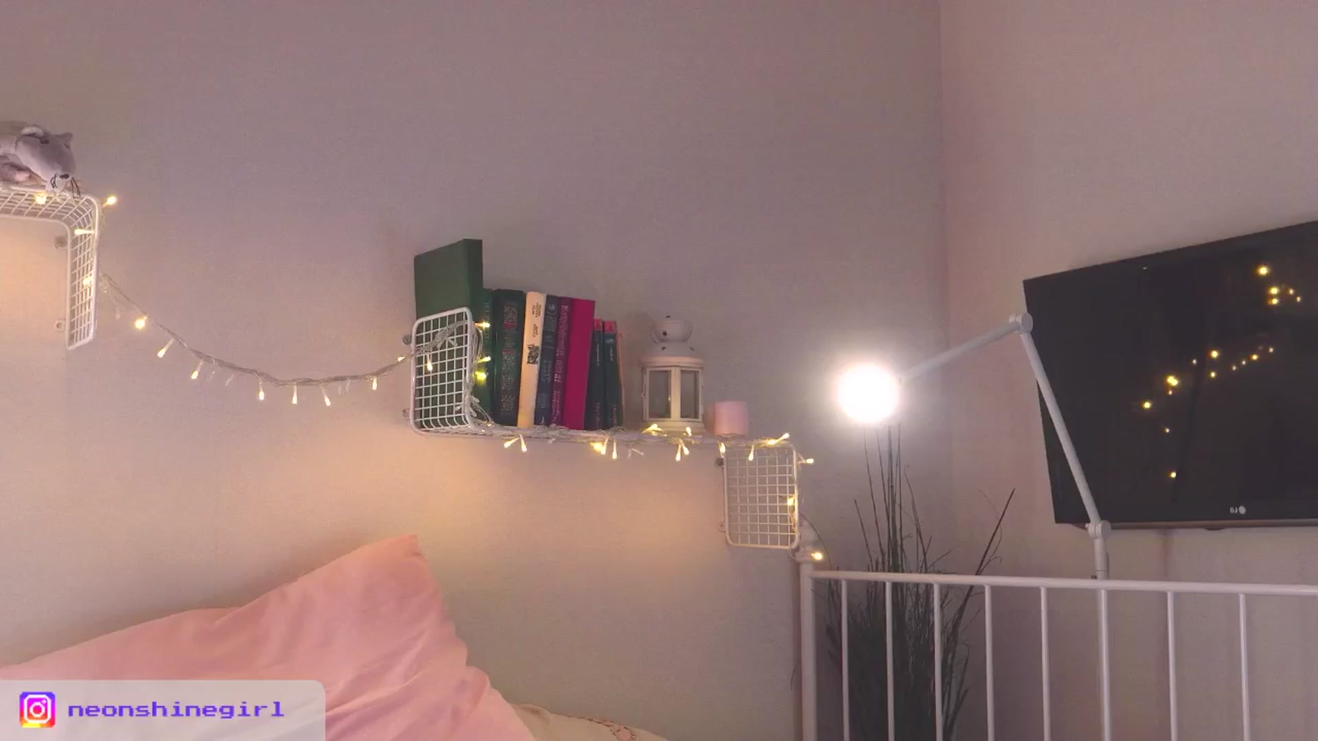 Gallery image thumbnail from NeonShine's myfreecams stream on, 01/04/2026, 10:42 image 1 of 20