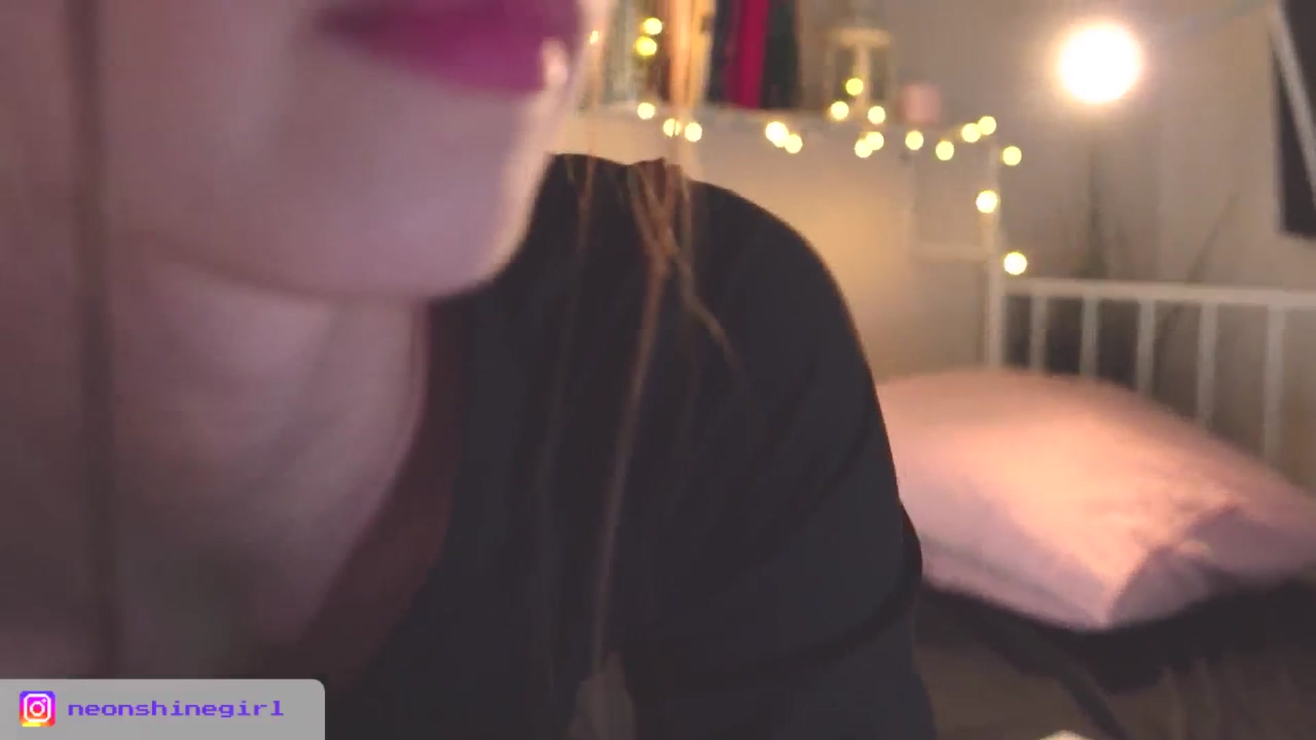 Gallery image thumbnail from NeonShine's myfreecams stream on, 01/05/2026, 12:03 image 11 of 20