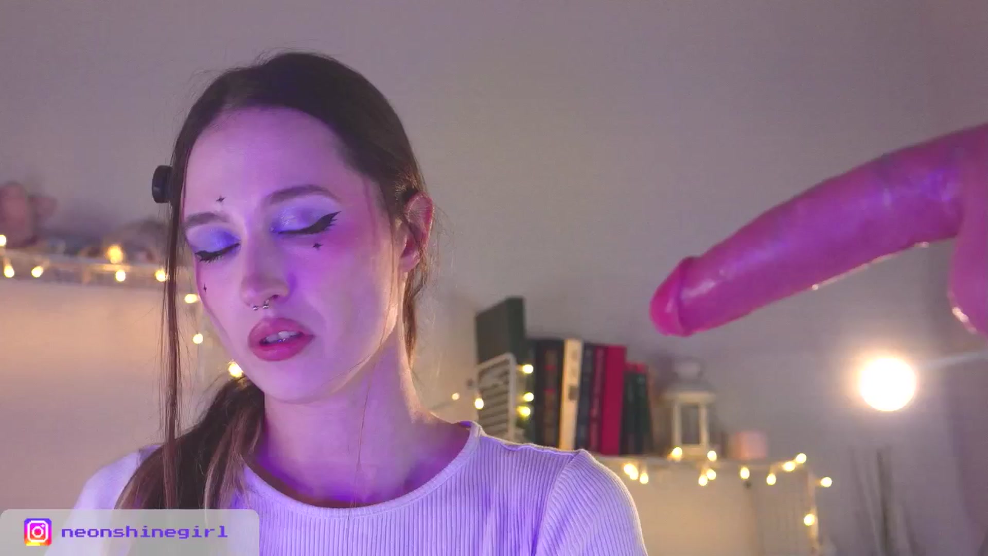 Gallery image thumbnail from NeonShine's myfreecams stream on, 02/23/2026, 12:33 image 19 of 20