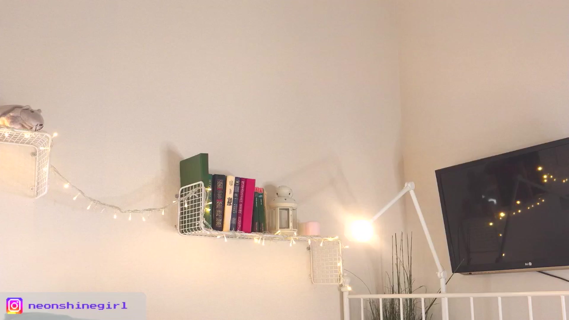 Gallery image thumbnail from NeonShine's myfreecams stream on, 03/23/2026, 11:42 image 14 of 20