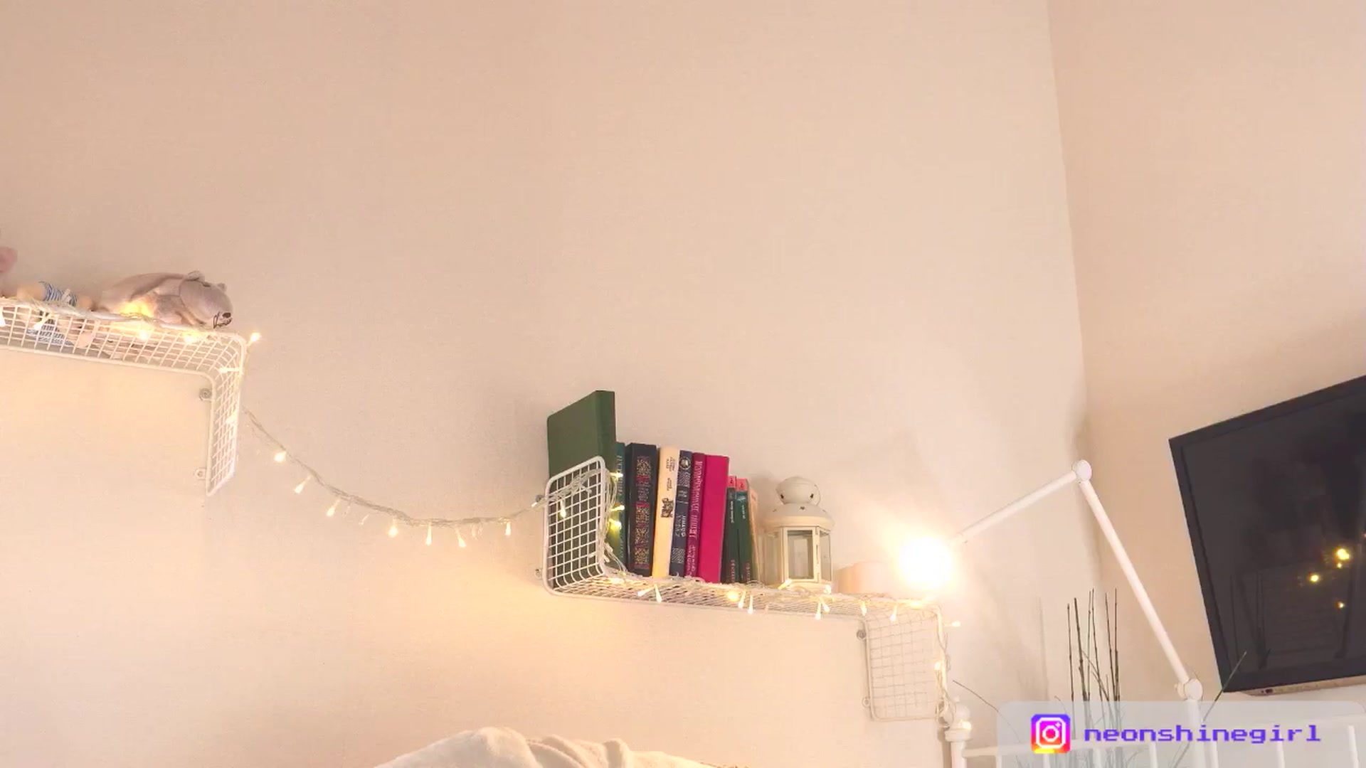 Gallery image thumbnail from NeonShine's myfreecams stream on, 03/25/2026, 13:15 image 14 of 20
