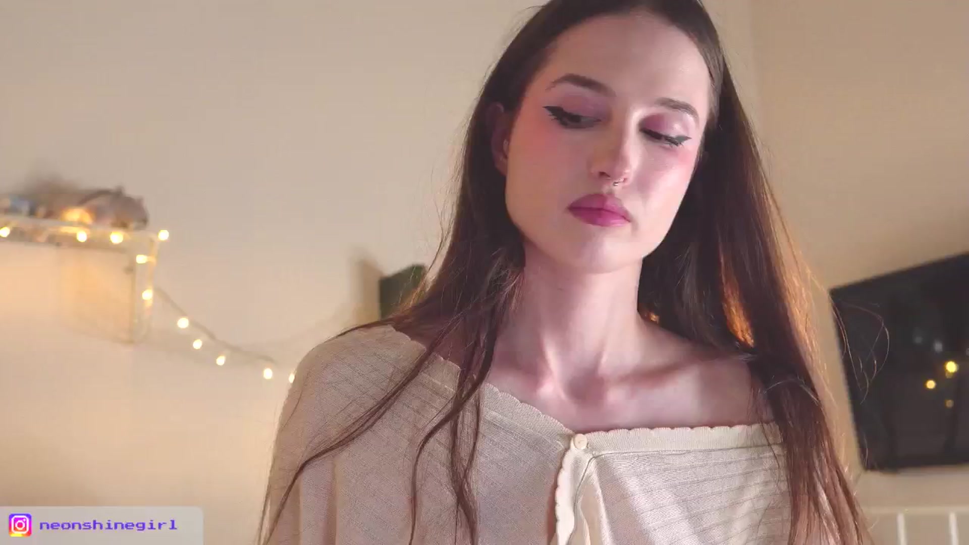 Gallery image thumbnail from NeonShine's myfreecams stream on, 03/26/2026, 12:23 image 1 of 20