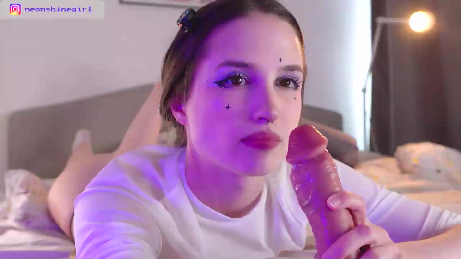 Gallery image thumbnail from NeonShine's myfreecams stream on, 05/25/2026, 10:40 image 17 of 20