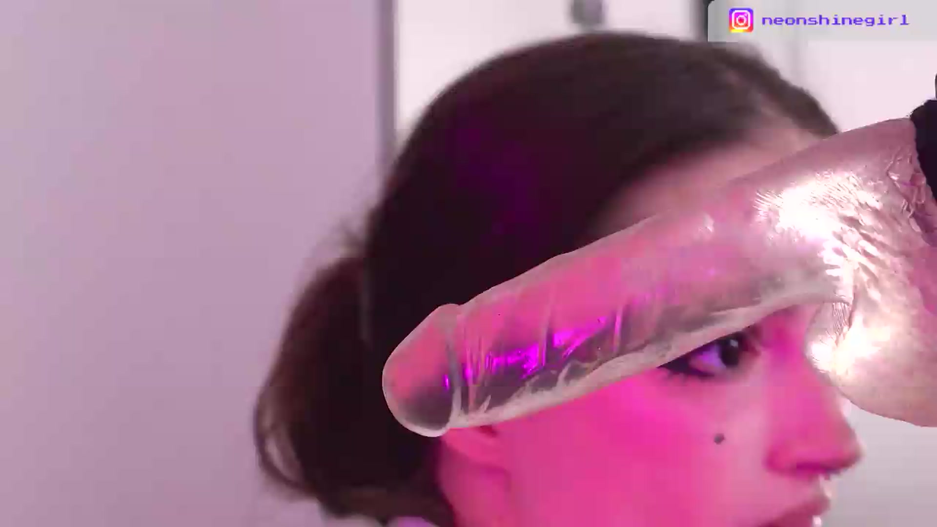 Gallery image thumbnail from NeonShine's myfreecams stream on, 07/04/2026, 10:40 image 8 of 20