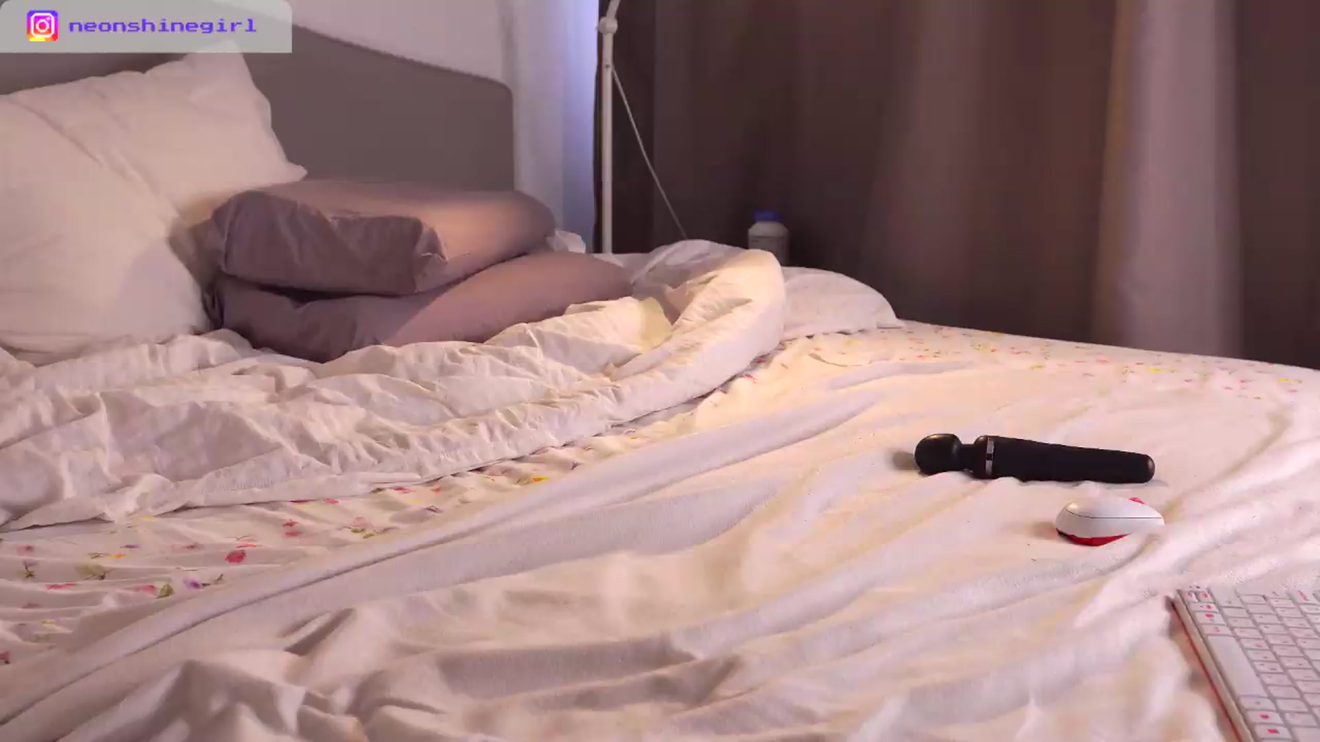 Gallery image thumbnail from NeonShine's myfreecams stream on, 07/28/2026, 11:26 image 8 of 20