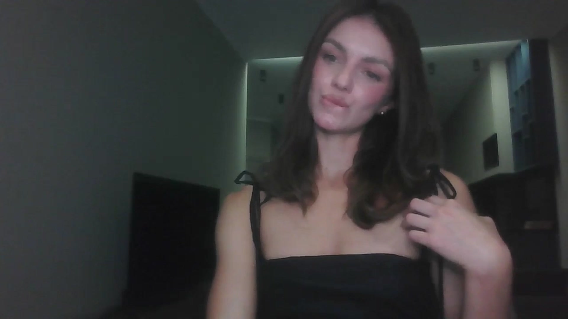 Gallery image thumbnail from Nerdi's myfreecams stream on, 07/10/2025, 22:21 image 3 of 20