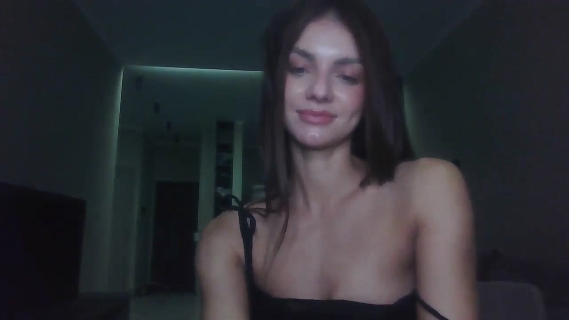 Gallery image thumbnail from Nerdi's myfreecams stream on, 07/11/2025, 01:55 image 6 of 20