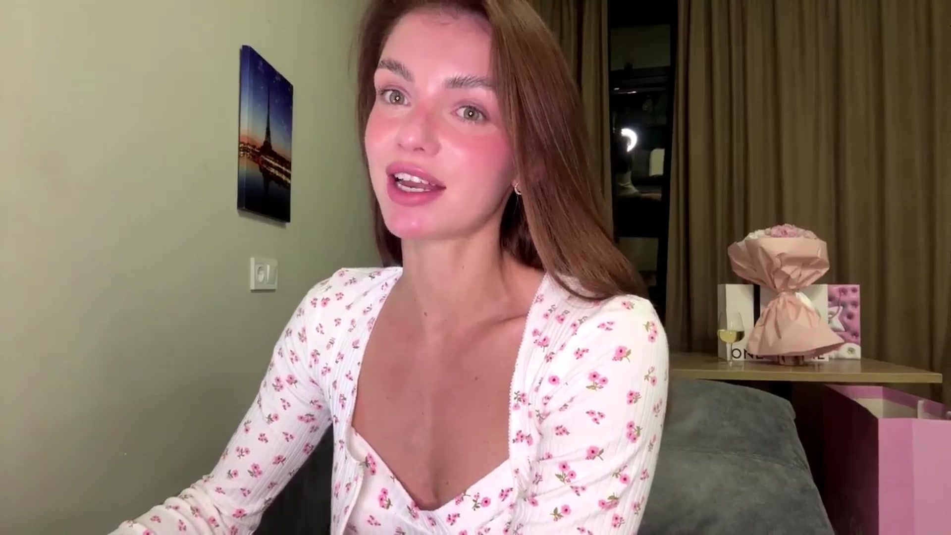 Gallery image thumbnail from Nerdi's myfreecams stream on, 08/03/2025, 21:33 image 2 of 20