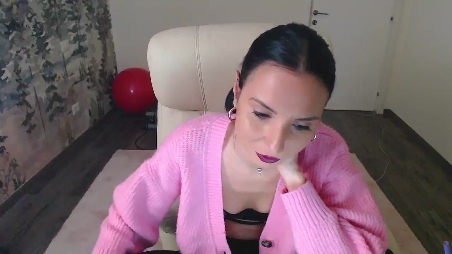 Gallery image thumbnail from NerdyDexter's myfreecams stream on, 11/12/2024, 19:47 image 19 of 20