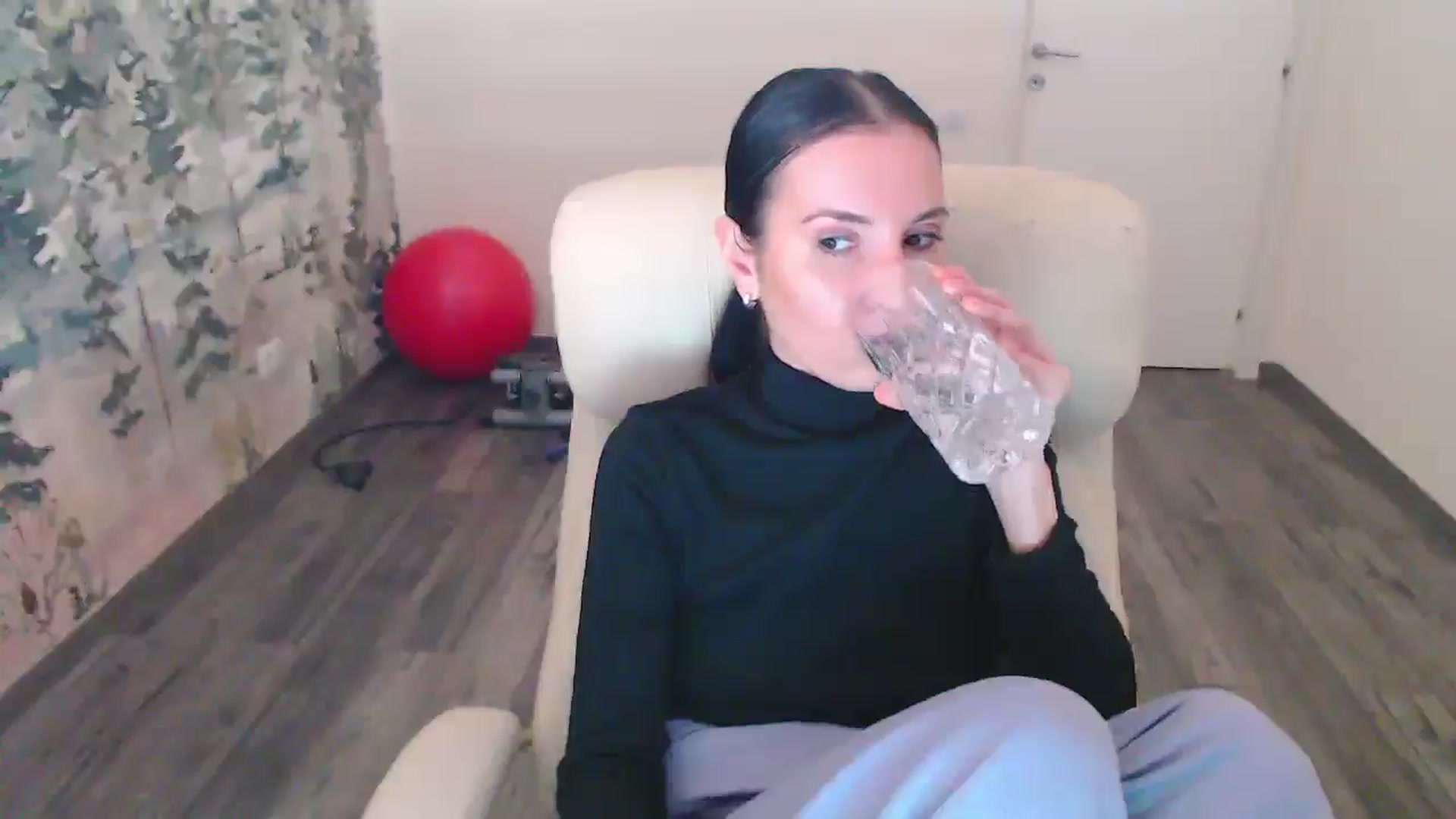 Gallery image thumbnail from NerdyDexter's myfreecams stream on, 12/14/2024, 11:21 image 18 of 20