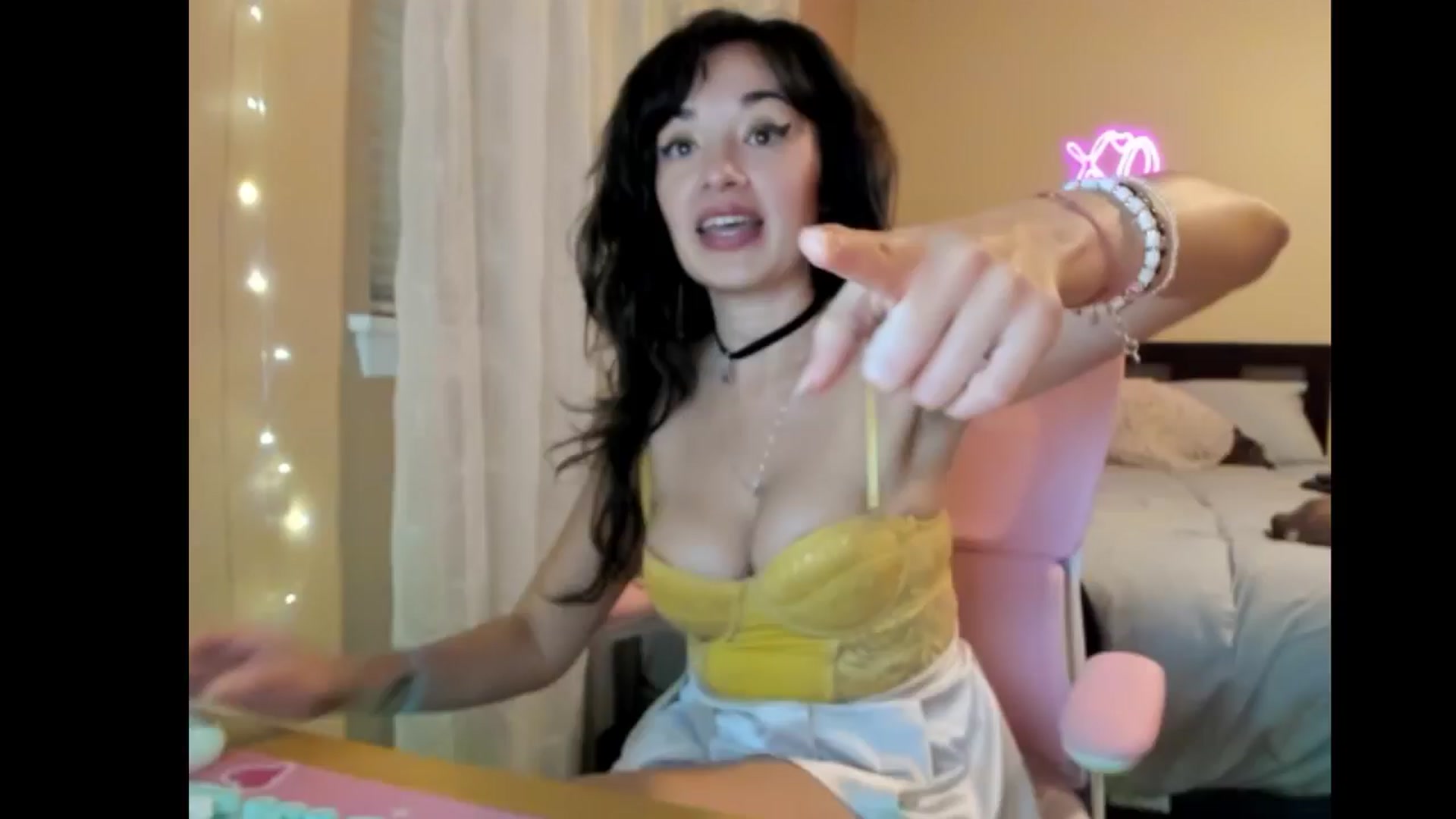 Gallery image thumbnail from NesaValentine's myfreecams stream on, 01/11/2025, 11:42 image 15 of 20