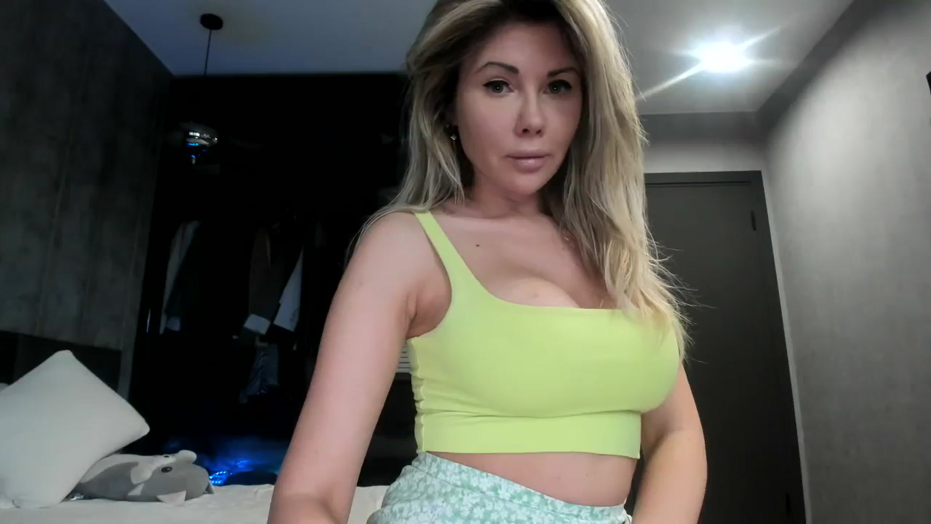 Gallery image thumbnail from Nesquikim's myfreecams stream on, 01/07/2024, 10:07 image 3 of 20