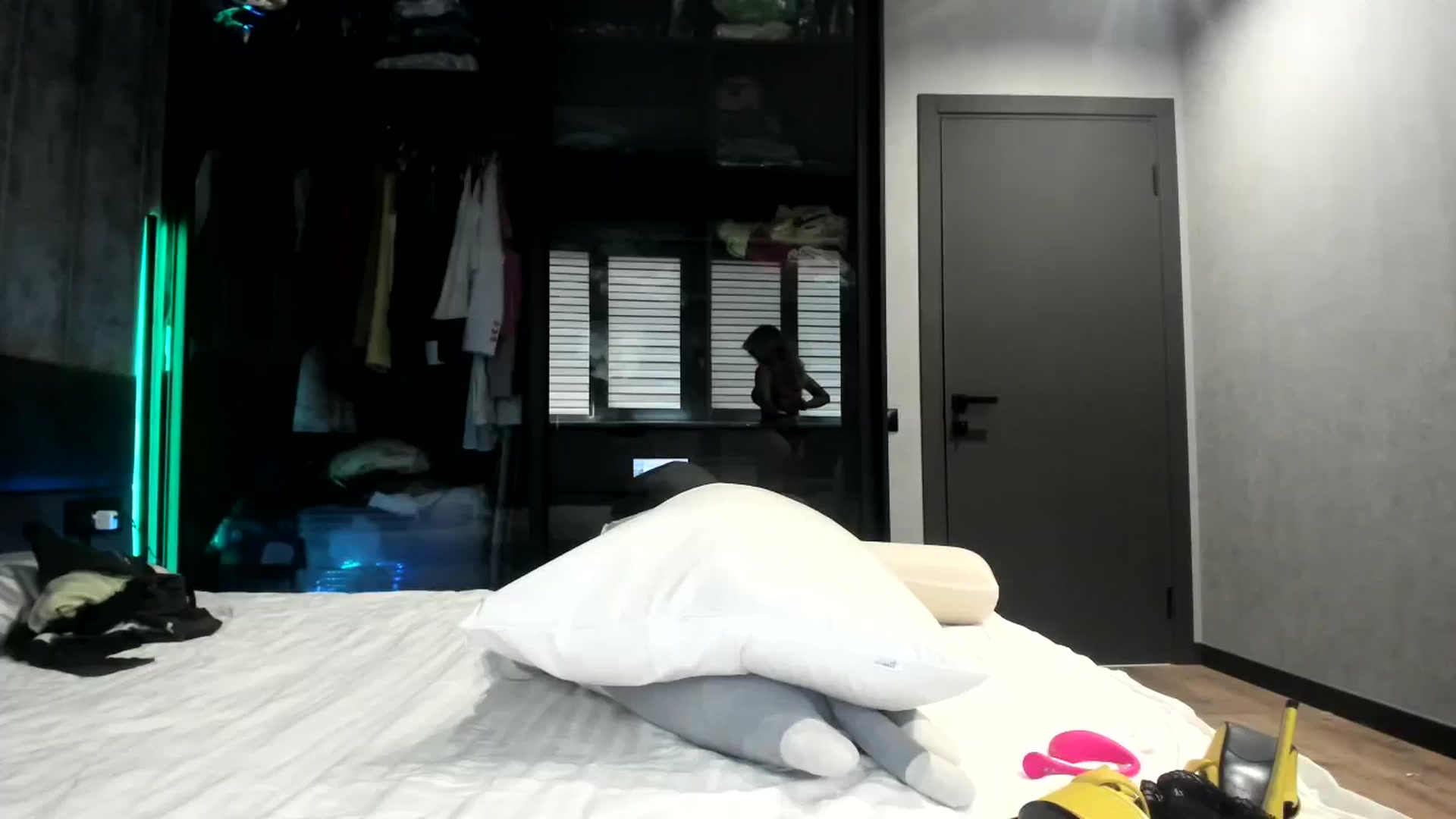 Gallery image thumbnail from Nesquikim's myfreecams stream on, 05/12/2024, 10:09 image 16 of 20