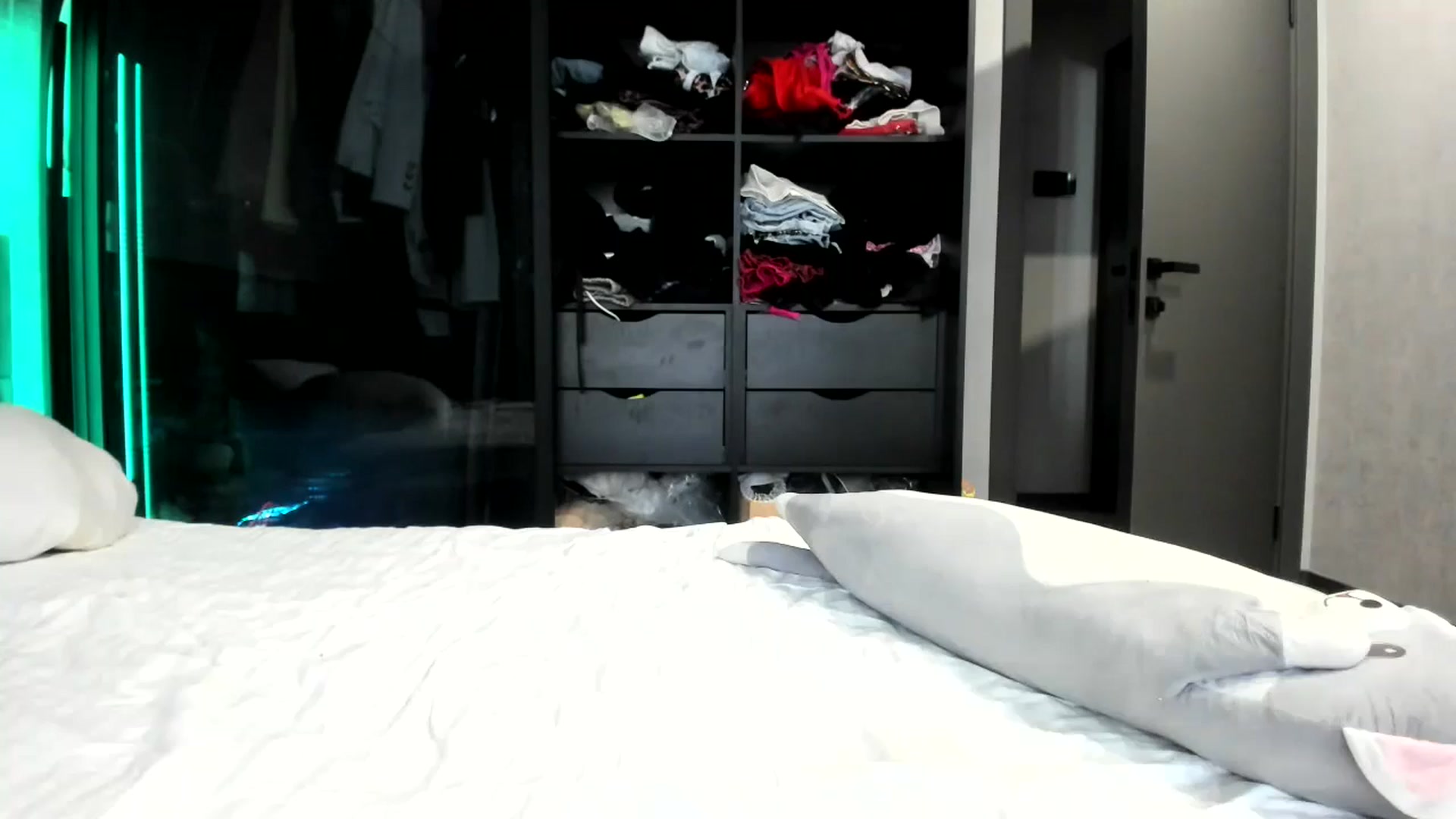 Gallery image thumbnail from Nesquikim's myfreecams stream on, 05/25/2024, 11:05 image 9 of 20