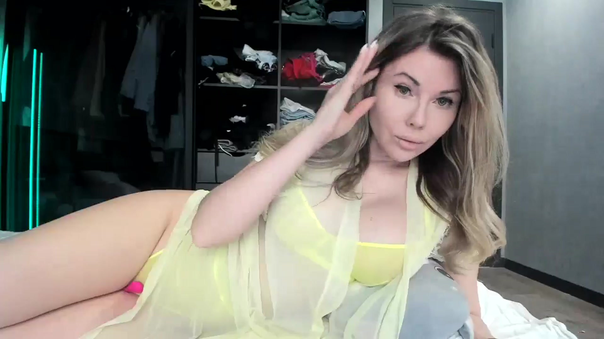 Gallery image thumbnail from Nesquikim's myfreecams stream on, 05/26/2024, 07:10 image 9 of 20