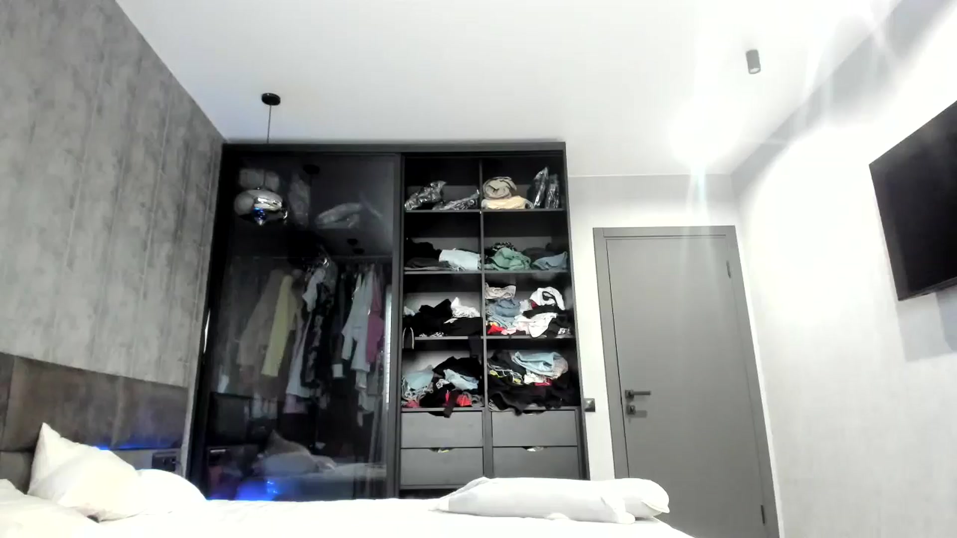 Gallery image thumbnail from Nesquikim's myfreecams stream on, 06/23/2024, 06:20 image 7 of 20