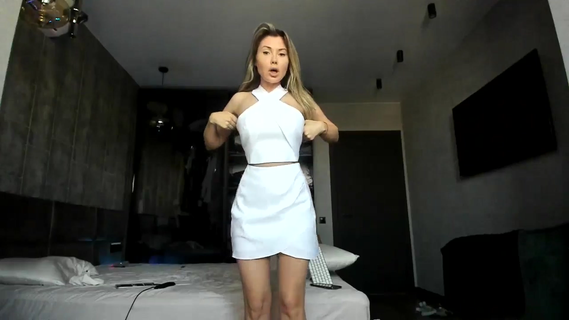 Gallery image thumbnail from Nesquikim's myfreecams stream on, 06/29/2024, 13:14 image 12 of 20