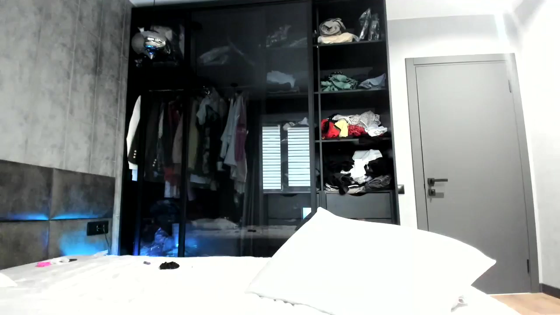 Gallery image thumbnail from Nesquikim's myfreecams stream on, 07/01/2024, 11:59 image 4 of 20