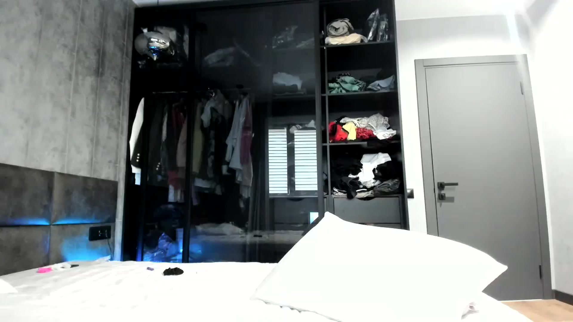 Gallery image thumbnail from Nesquikim's myfreecams stream on, 07/01/2024, 11:59 image 3 of 20
