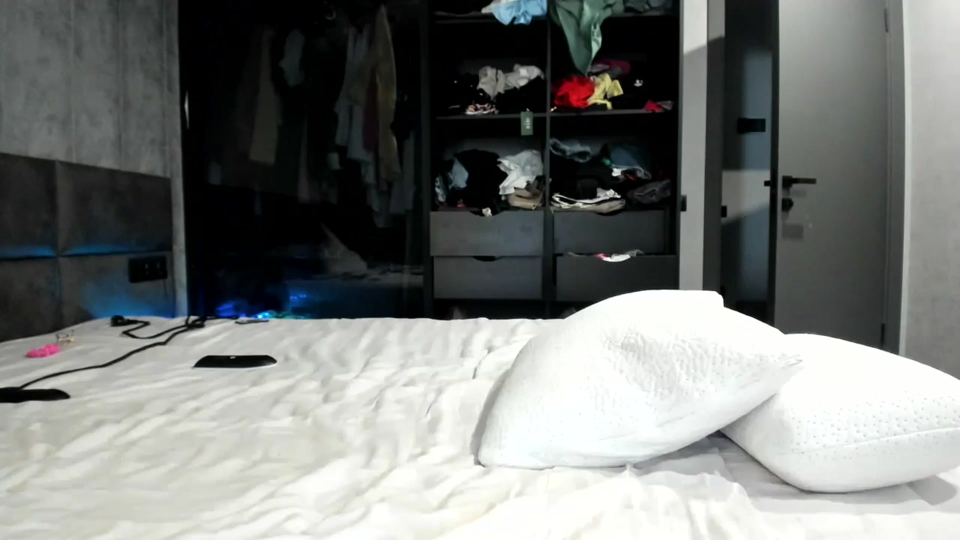 Gallery image thumbnail from Nesquikim's myfreecams stream on, 07/27/2024, 11:22 image 19 of 20