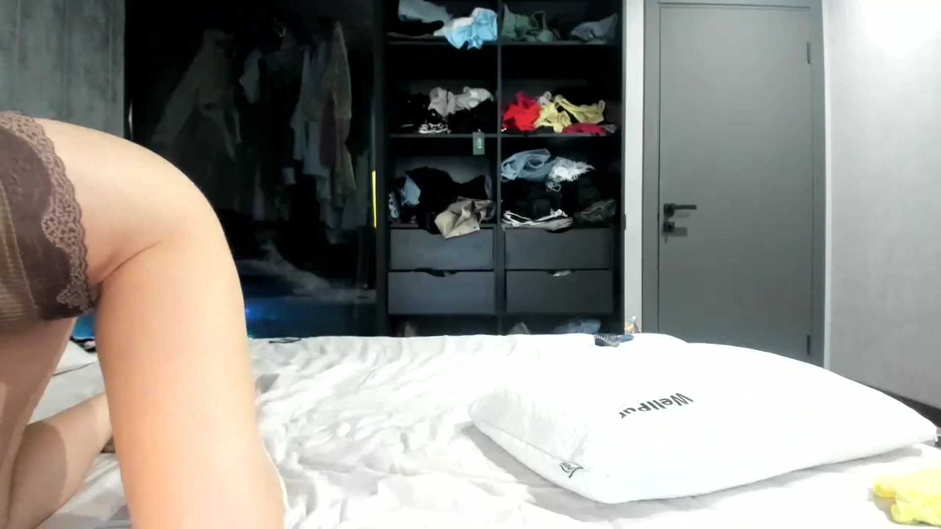 Gallery image thumbnail from Nesquikim's myfreecams stream on, 08/04/2024, 07:29 image 15 of 20