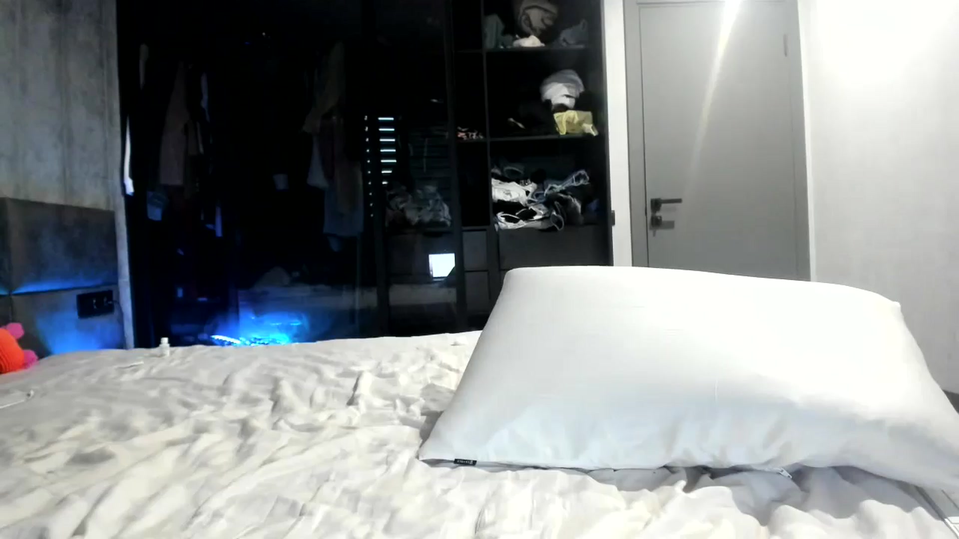 Gallery image thumbnail from Nesquikim's myfreecams stream on, 09/14/2024, 15:52 image 14 of 20