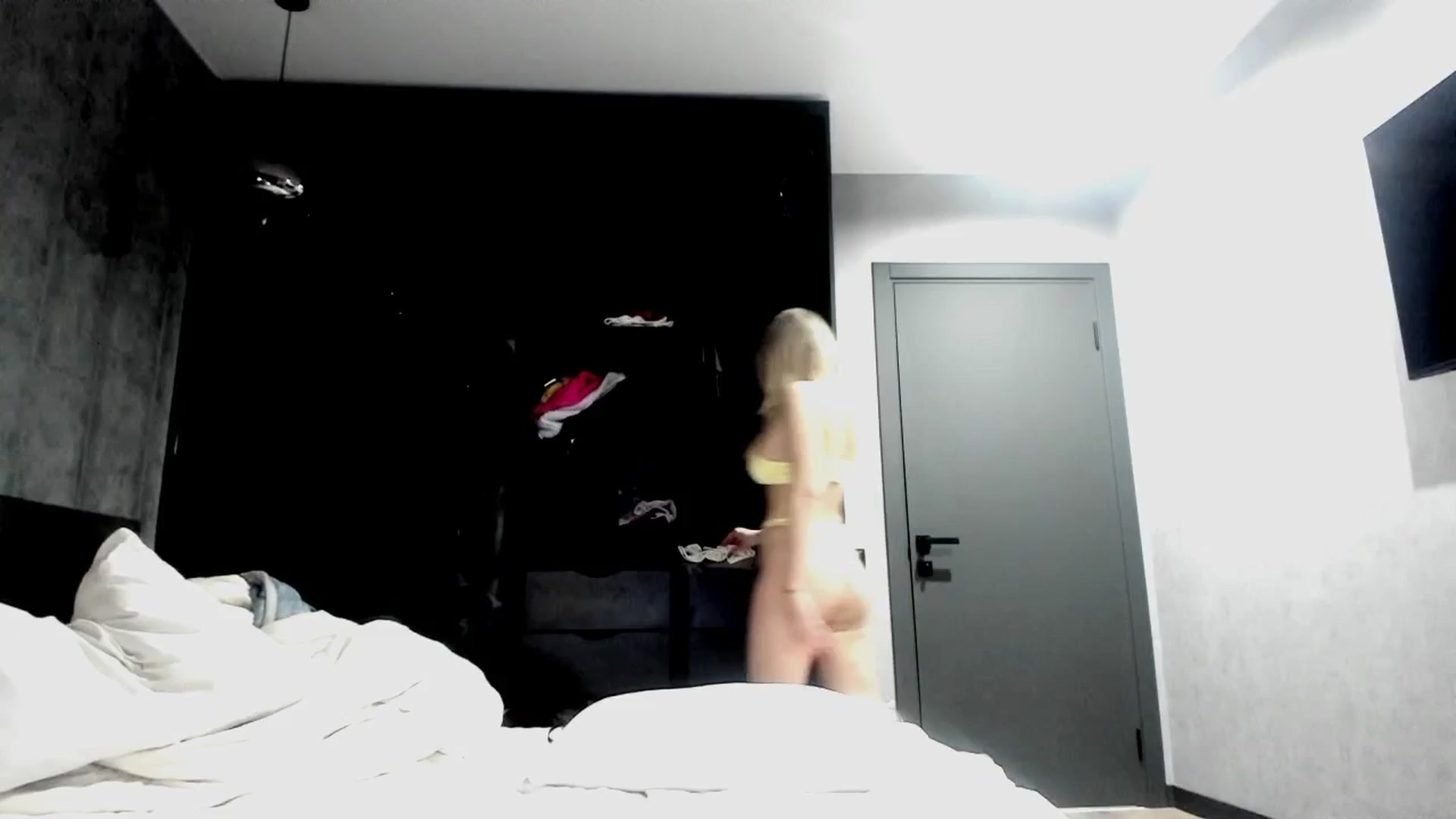 Gallery image thumbnail from Nesquikim's myfreecams stream on, 11/20/2024, 04:58 image 19 of 20