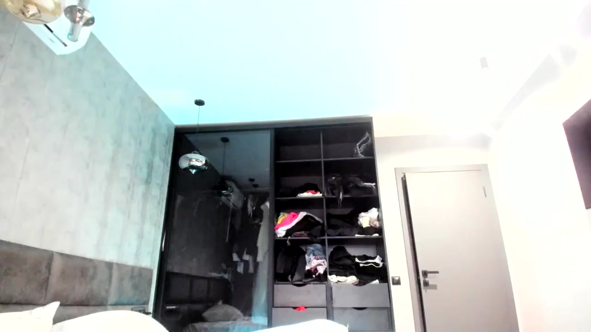 Gallery image thumbnail from Nesquikim's myfreecams stream on, 11/23/2024, 13:51 image 12 of 20