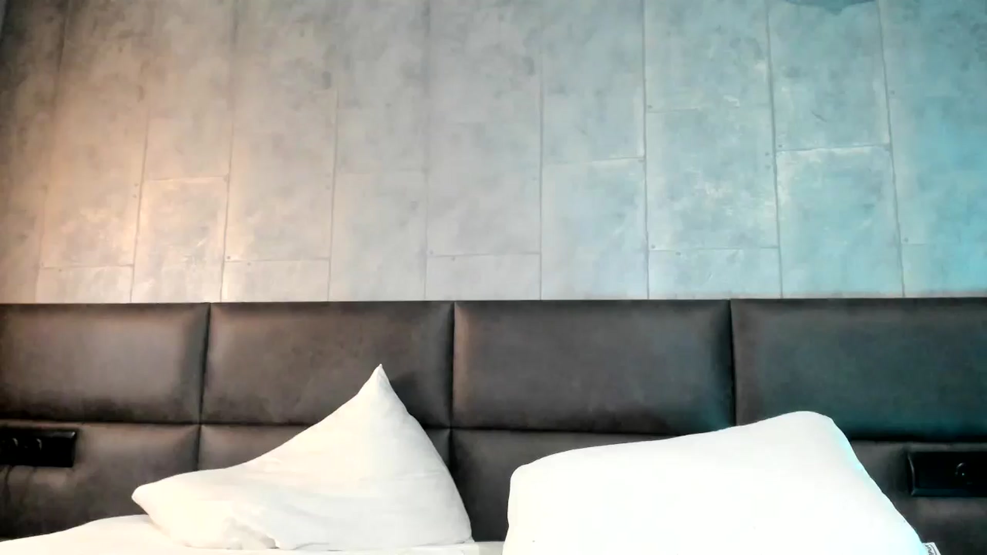 Gallery image thumbnail from Nesquikim's myfreecams stream on, 01/11/2025, 14:03 image 7 of 20