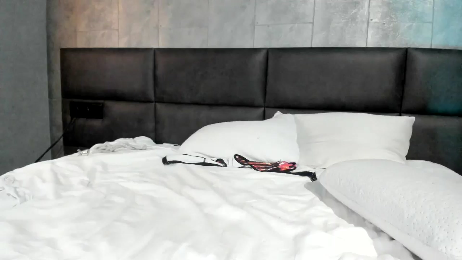Gallery image thumbnail from Nesquikim's myfreecams stream on, 02/15/2025, 12:22 image 5 of 20