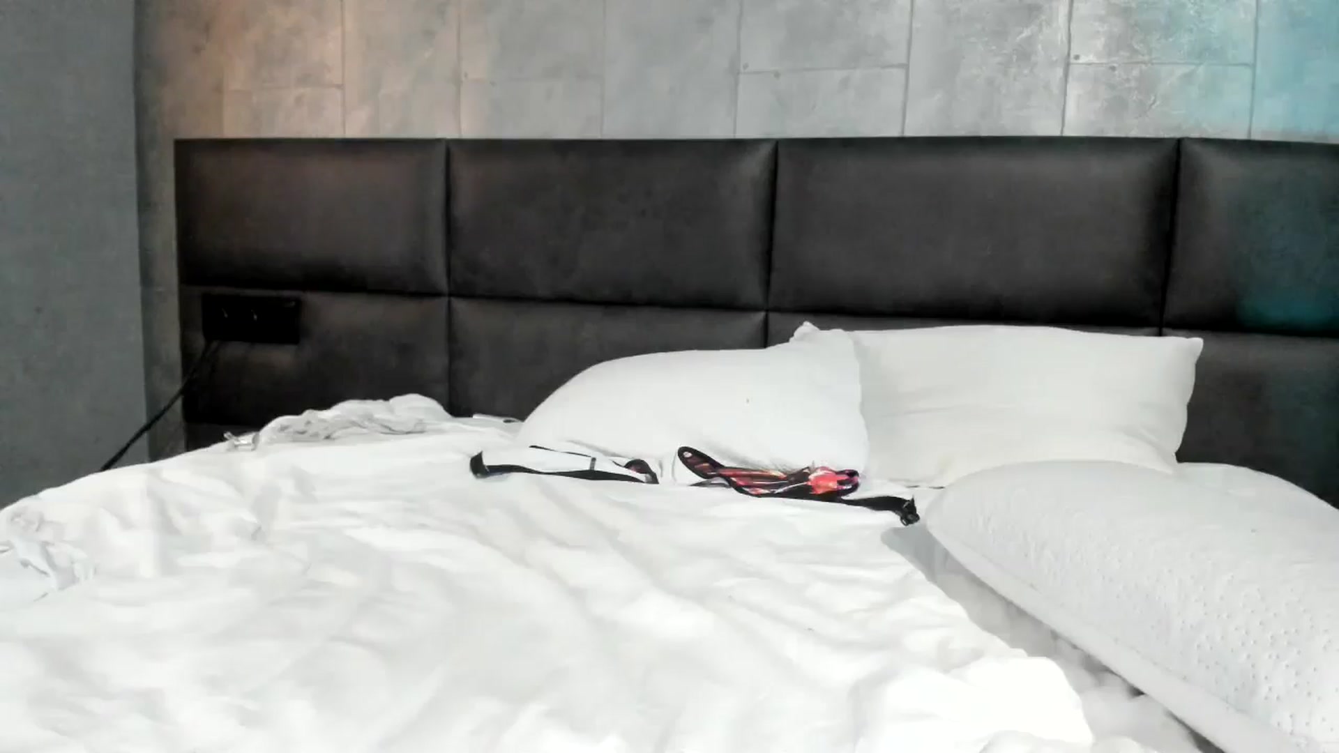 Gallery image thumbnail from Nesquikim's myfreecams stream on, 02/15/2025, 12:22 image 4 of 20