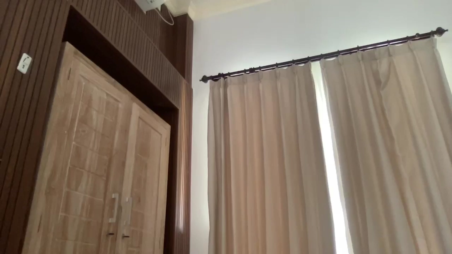 Gallery image thumbnail from Nesquikim's myfreecams stream on, 04/19/2025, 06:17 image 11 of 20