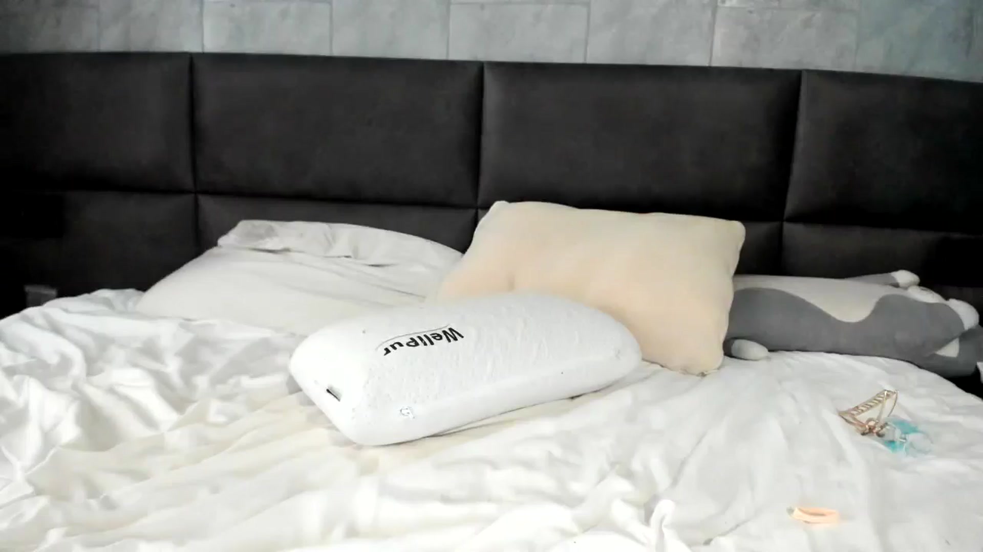 Gallery image thumbnail from Nesquikim's myfreecams stream on, 07/19/2025, 08:53 image 8 of 20