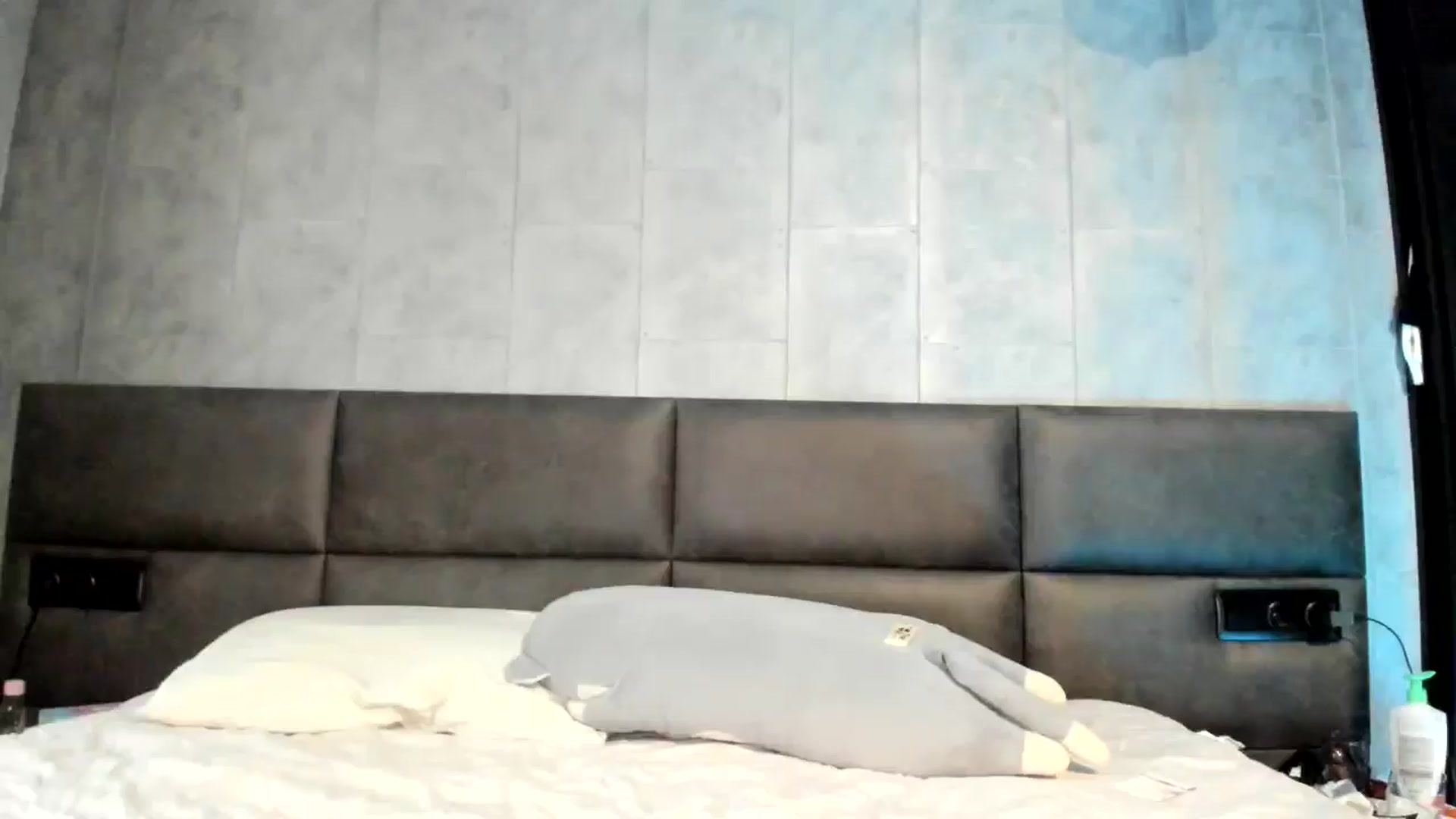 Gallery image thumbnail from Nesquikim's myfreecams stream on, 09/27/2025, 12:04 image 14 of 20