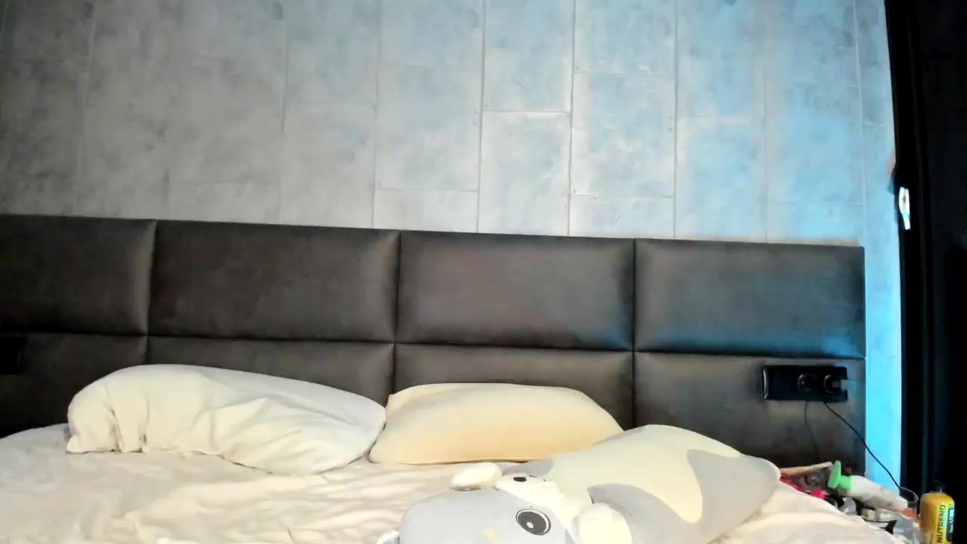 Gallery image thumbnail from Nesquikim's myfreecams stream on, 10/11/2025, 10:35 image 14 of 20