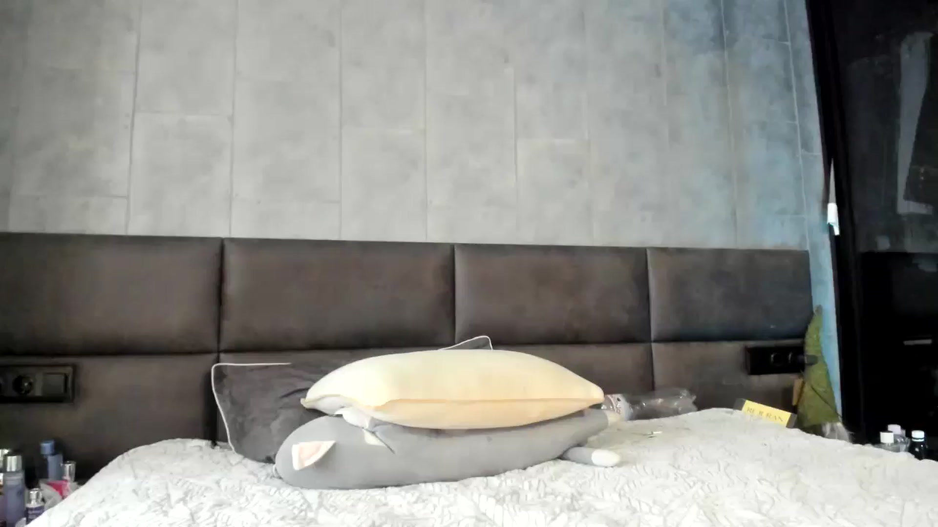 Gallery image thumbnail from Nesquikim's myfreecams stream on, 02/21/2026, 09:40 image 17 of 20