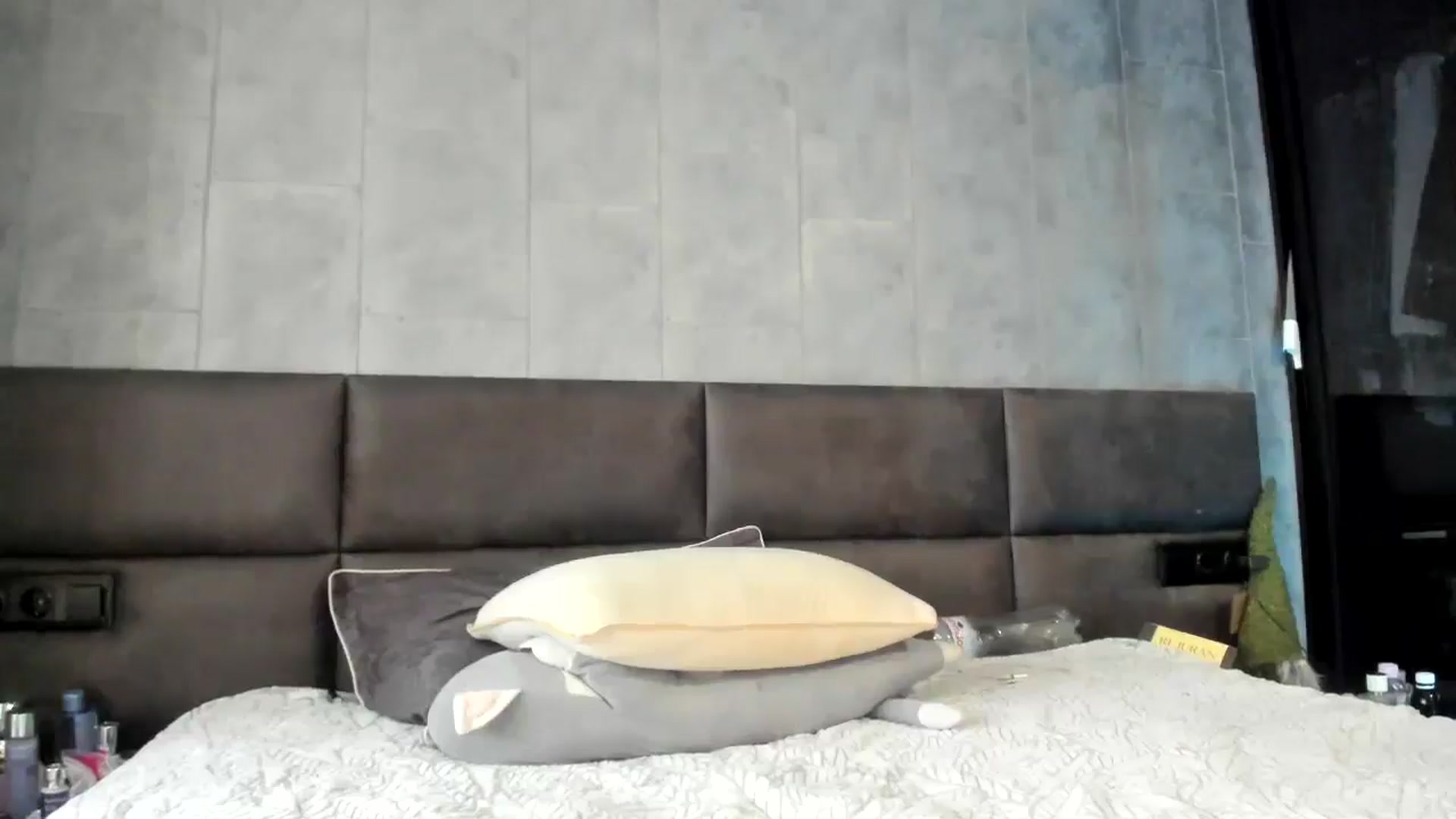 Gallery image thumbnail from Nesquikim's myfreecams stream on, 02/21/2026, 09:40 image 18 of 20
