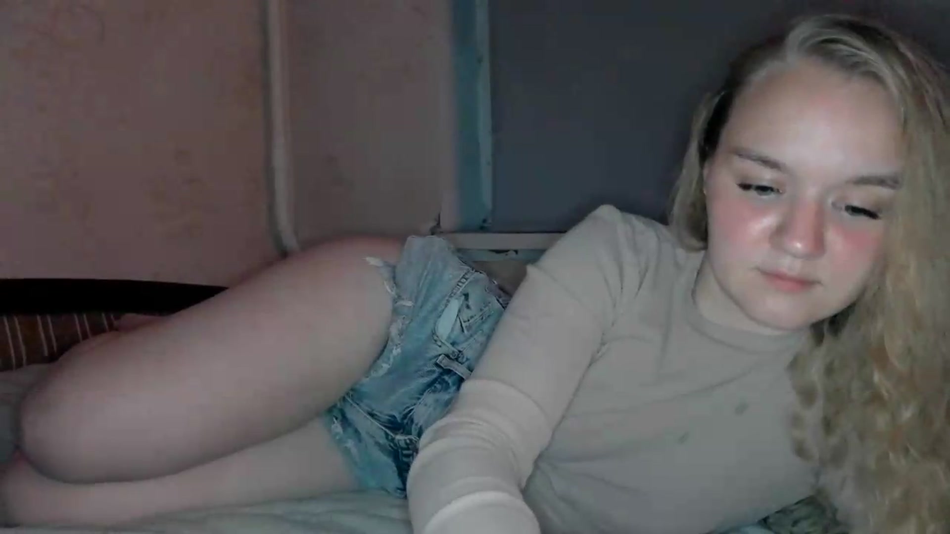 Gallery image thumbnail from NessaLeigh's myfreecams stream on, 05/12/2026, 21:07 image 17 of 20