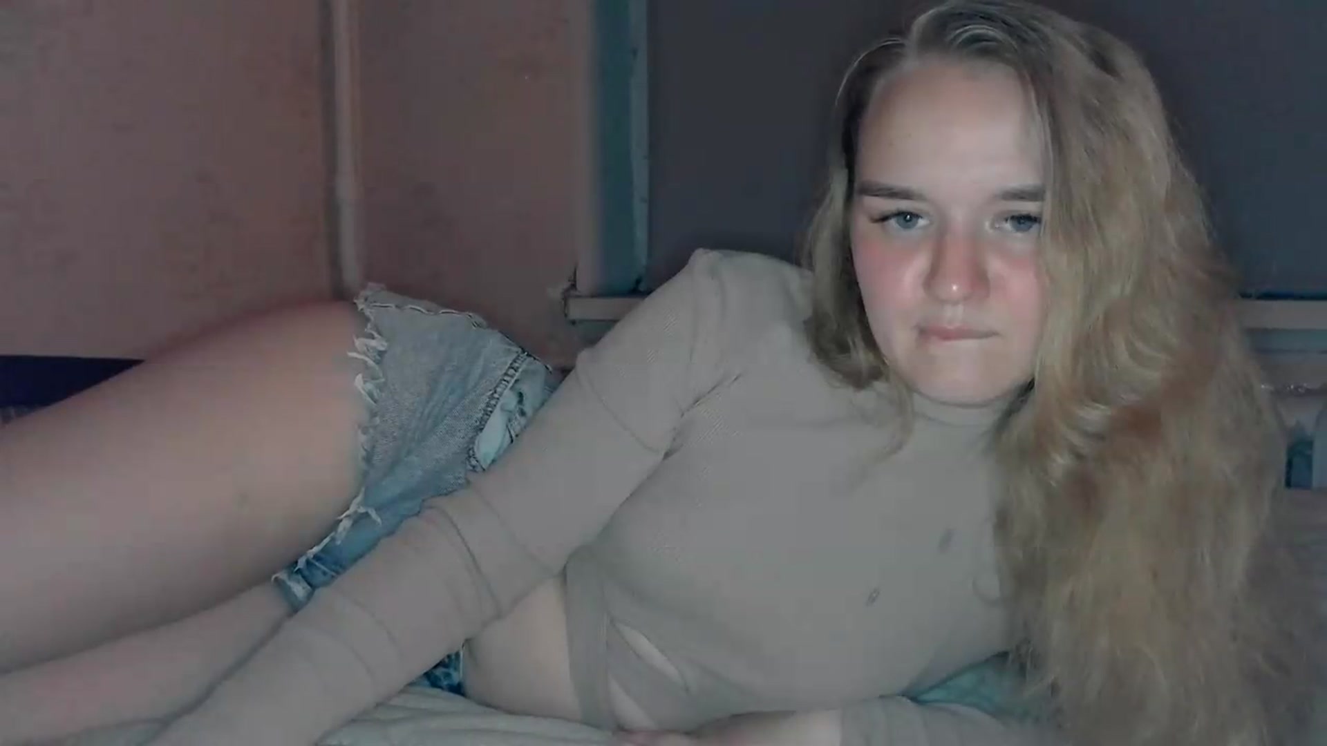 Gallery image thumbnail from NessaLeigh's myfreecams stream on, 05/19/2026, 20:07 image 18 of 20
