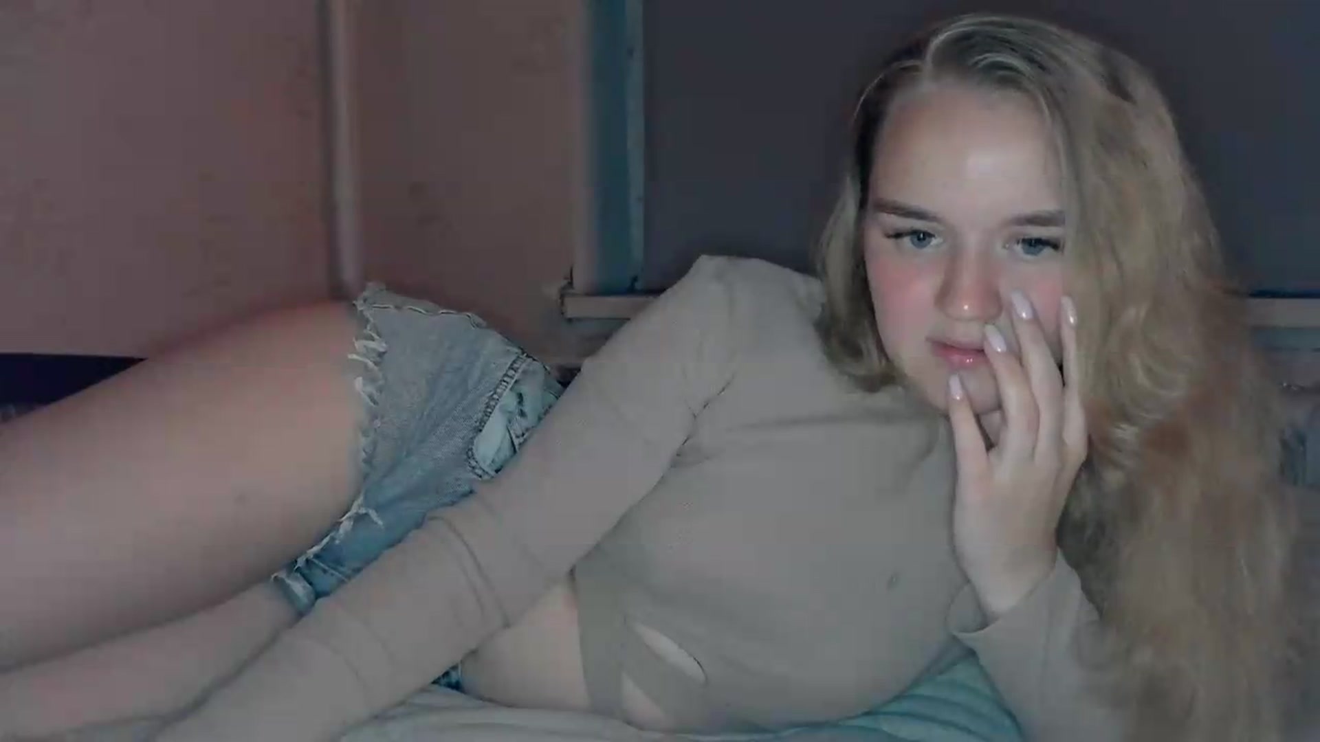 Gallery image thumbnail from NessaLeigh's myfreecams stream on, 05/19/2026, 20:07 image 19 of 20