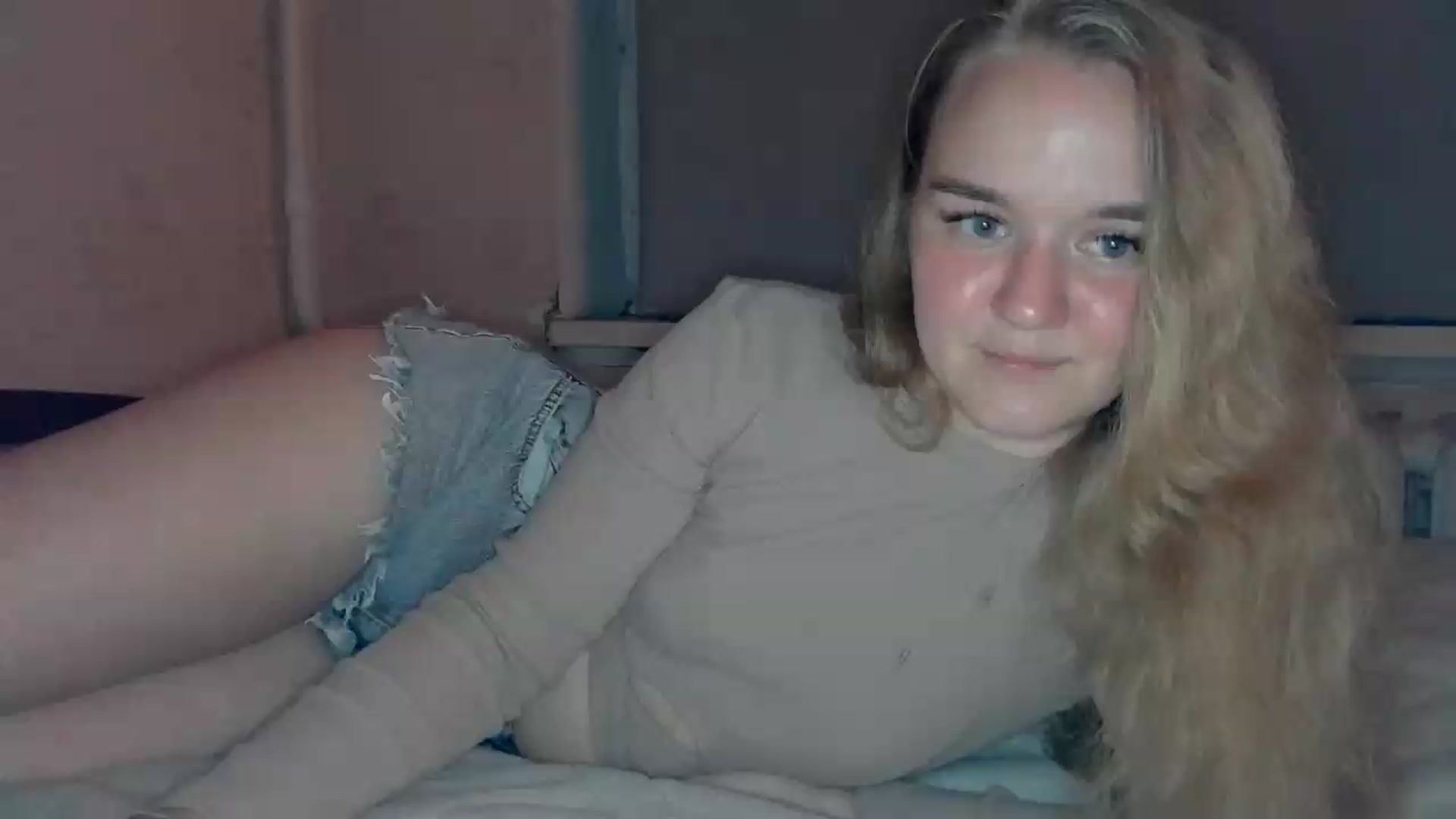 Gallery image thumbnail from NessaLeigh's myfreecams stream on, 05/19/2026, 20:07 image 11 of 20
