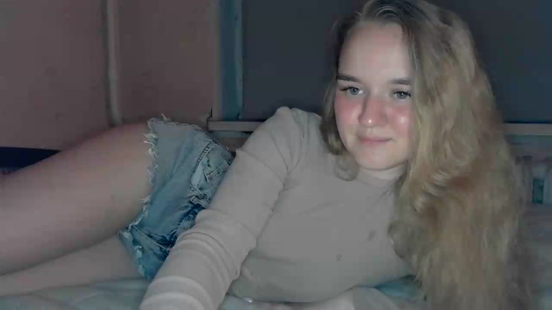 Gallery image thumbnail from NessaLeigh's myfreecams stream on, 05/19/2026, 20:07 image 12 of 20