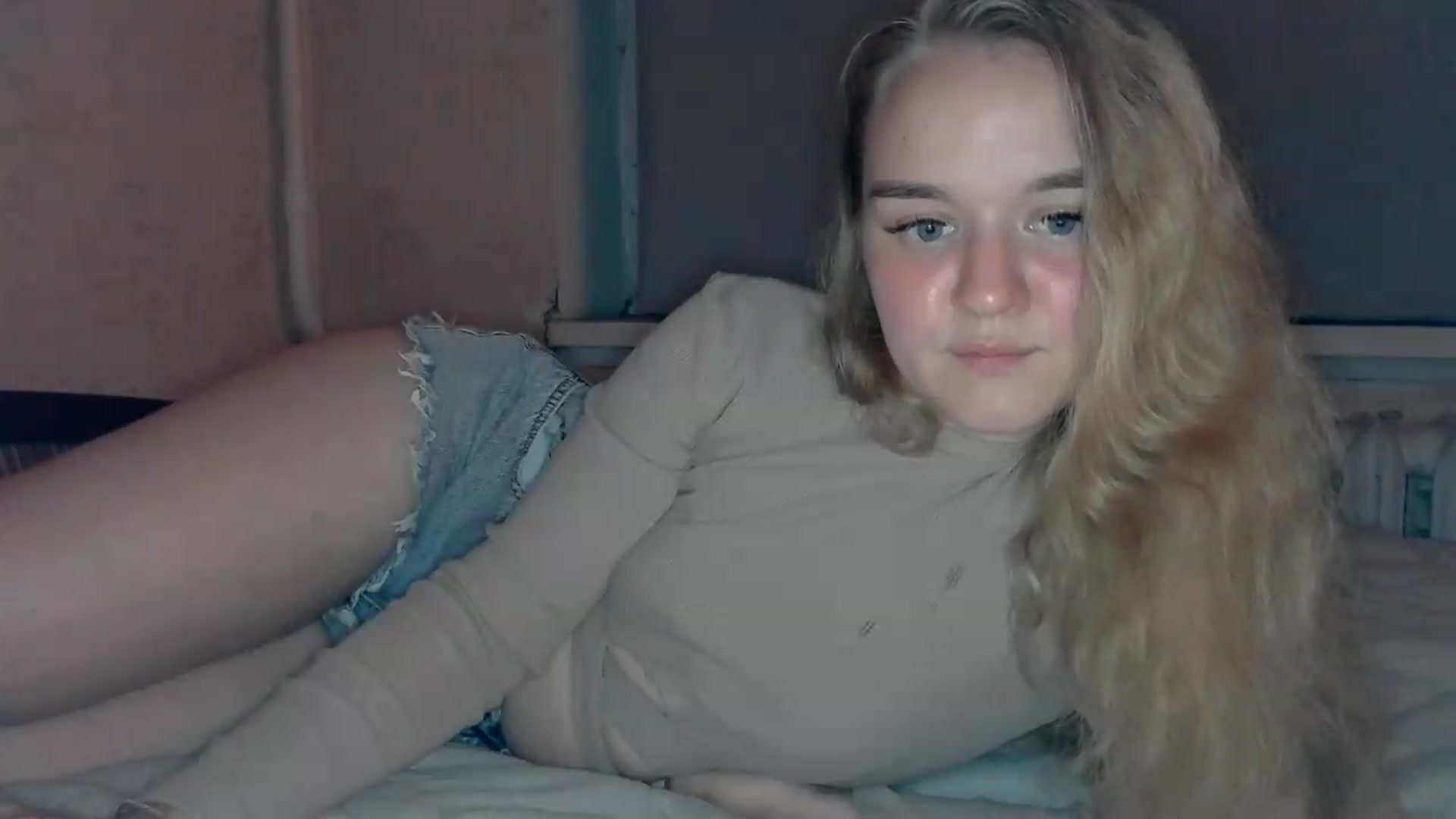 Gallery image thumbnail from NessaLeigh's myfreecams stream on, 05/19/2026, 20:07 image 14 of 20