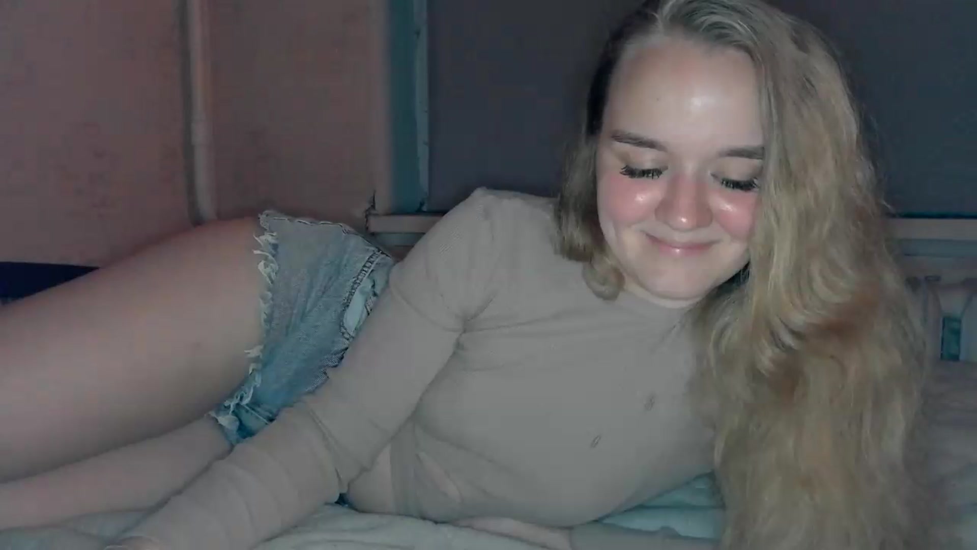 Gallery image thumbnail from NessaLeigh's myfreecams stream on, 05/19/2026, 20:07 image 9 of 20