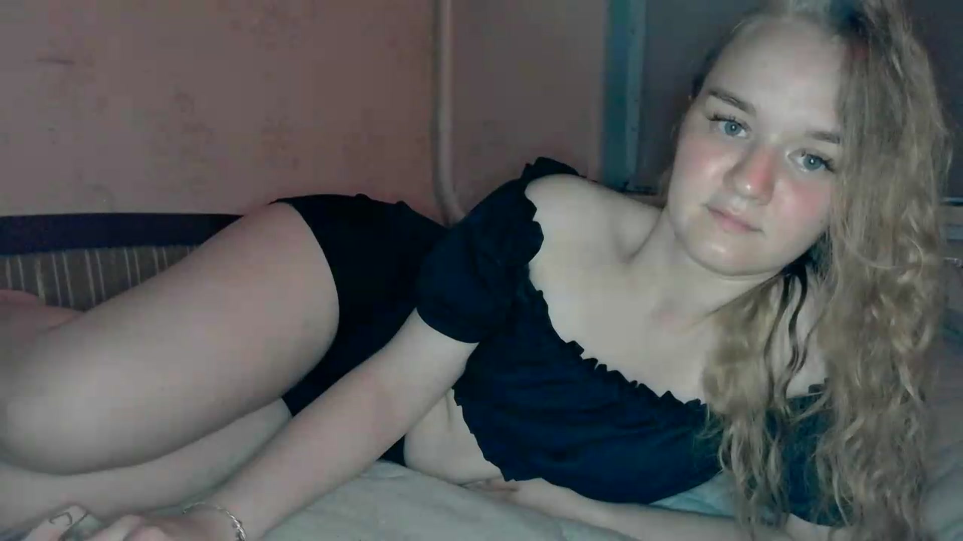 Gallery image thumbnail from NessaLeigh's myfreecams stream on, 05/20/2026, 20:11 image 11 of 20