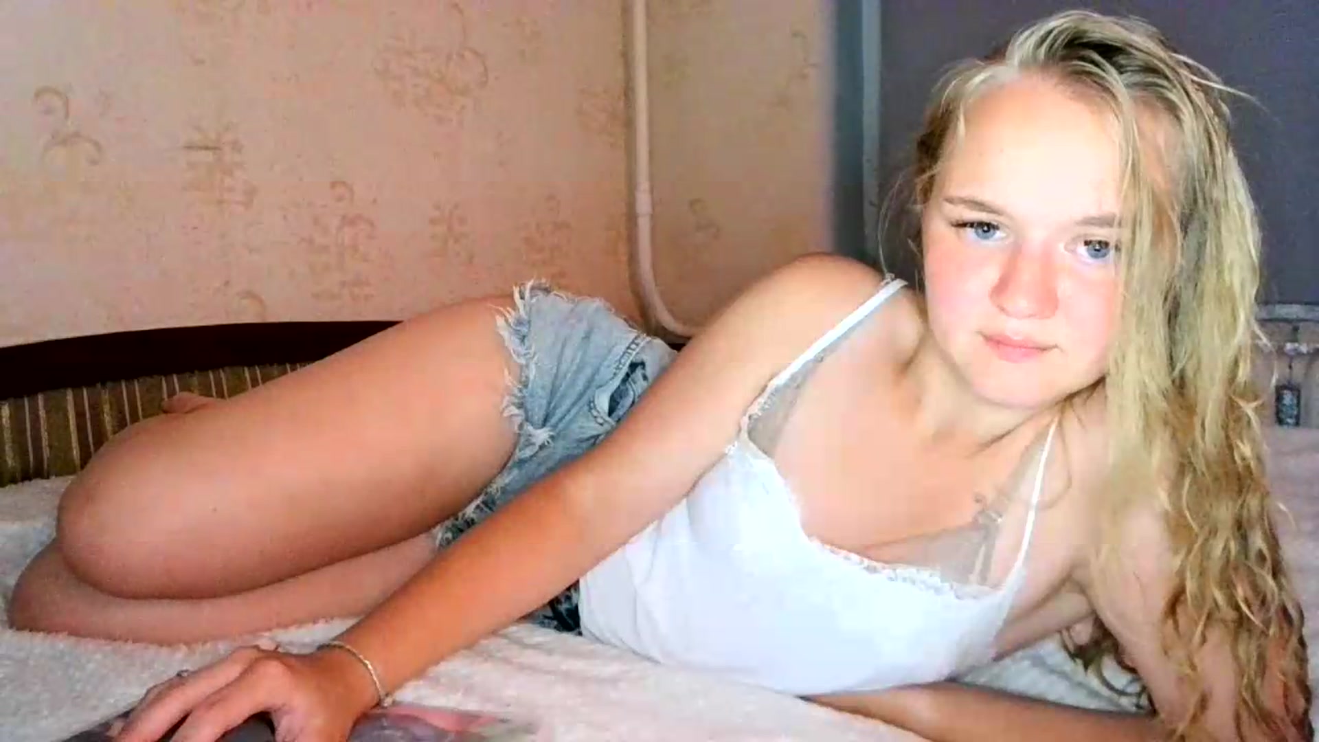 Gallery image thumbnail from NessaLeigh's myfreecams stream on, 07/30/2026, 20:31 image 6 of 20